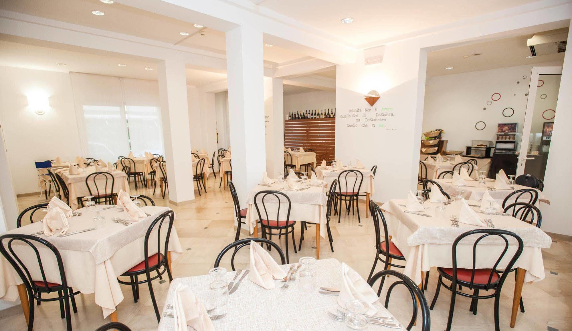 Hotel Massimo Riccione Zewnętrze zdjęcie